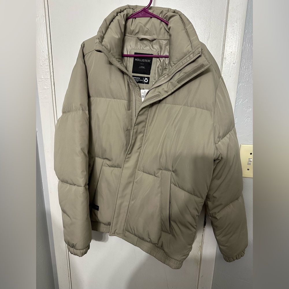 NEW Hollister puffer jacket 🧥 Large size